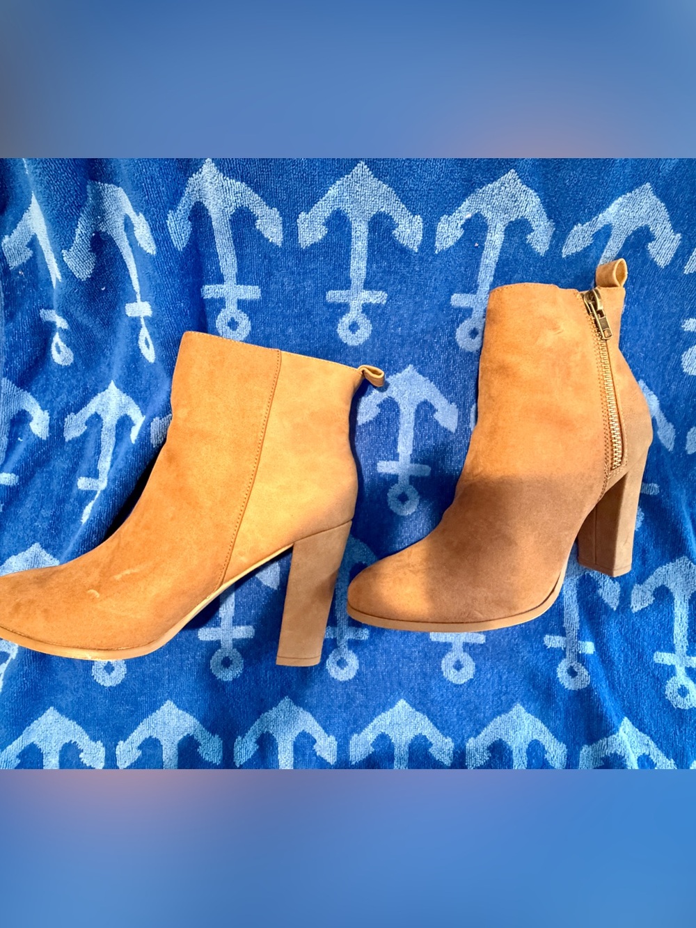 Shoe Dazzle Chestnut Suede Block Heel Ankle Booties